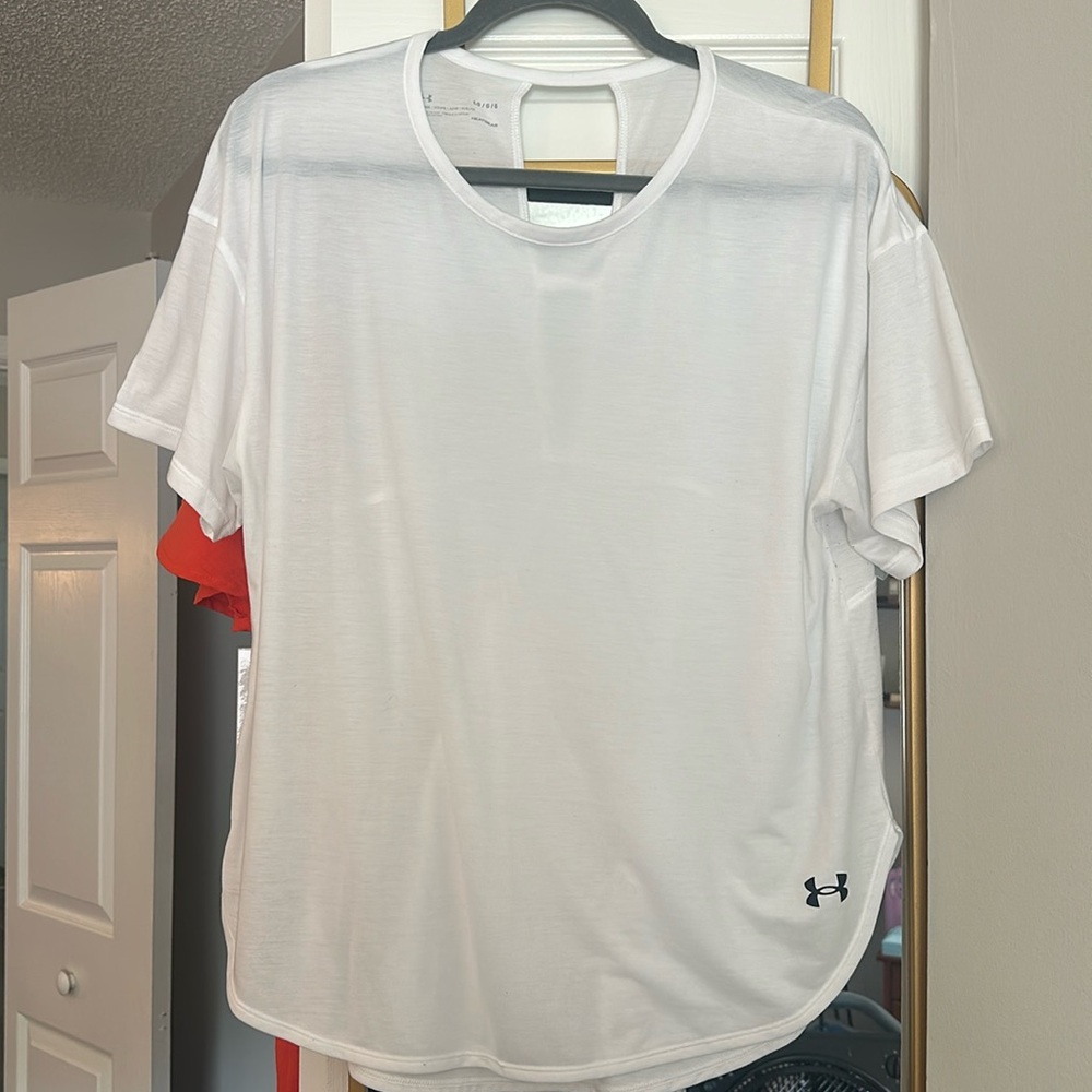 Under Armour loose fit leisure or work out t shirt